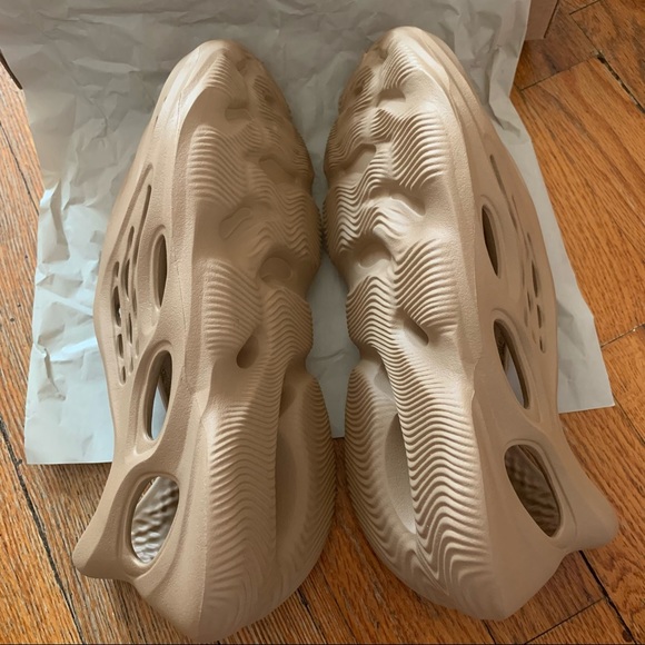 Yeezy Foam Runner - Tan - Picture 12 of 15